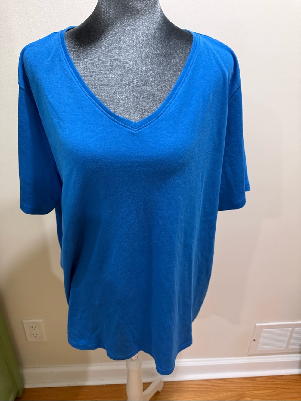 Women's V-Neck Short Sleeve Tee in Bright Blue